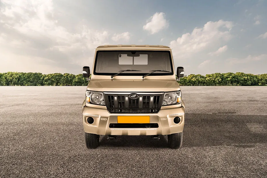 Bolero Maxx Pik-Up, front three-quarter styling