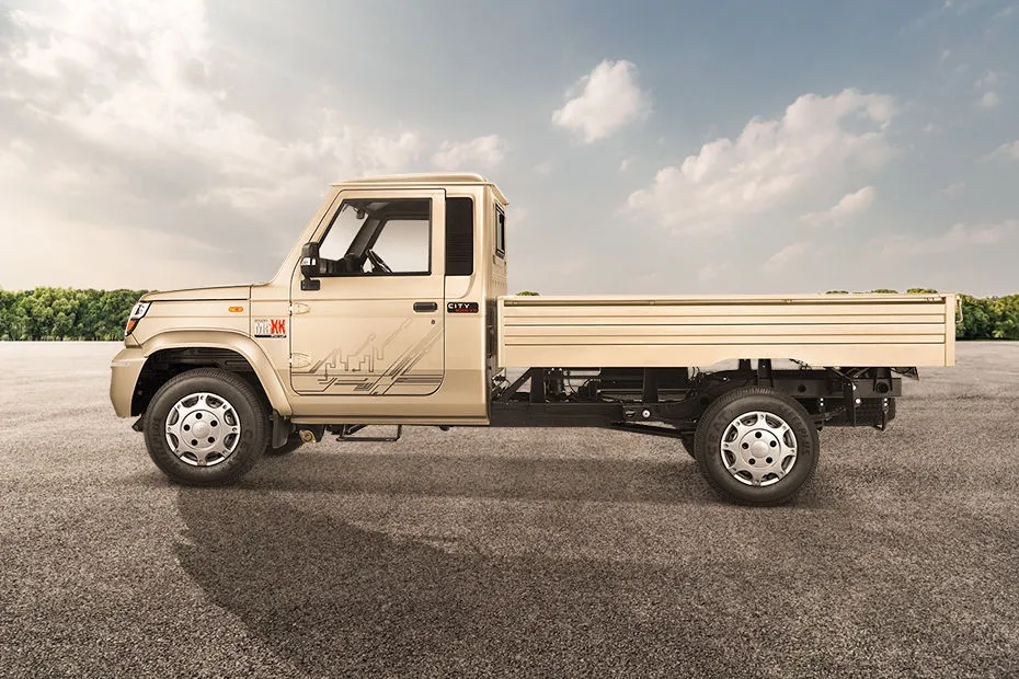 Bolero Maxx Pik-Up, side profile