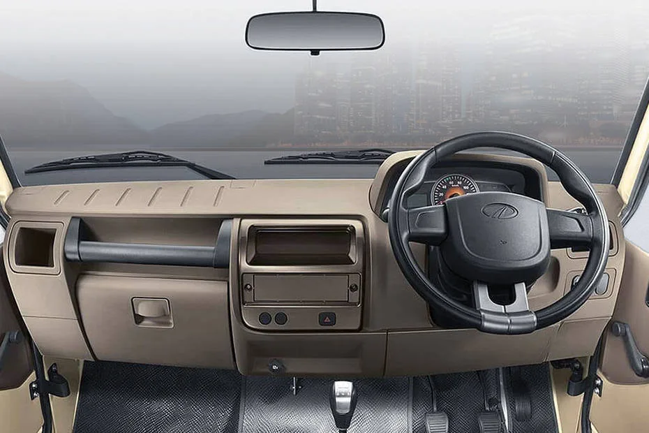 Bolero Pik-Up dashboard and steering wheel