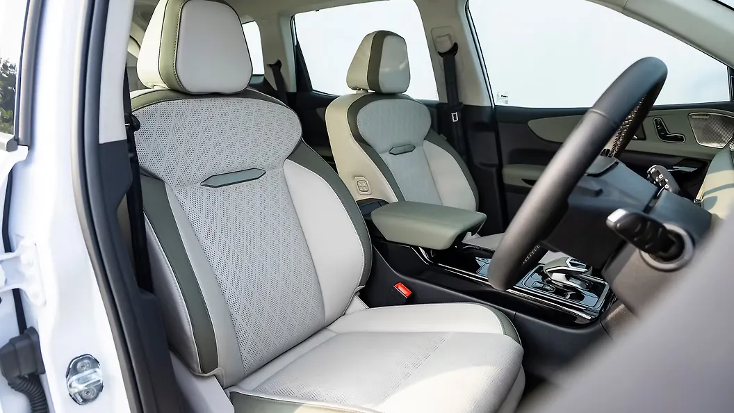 XEV 9S front seats