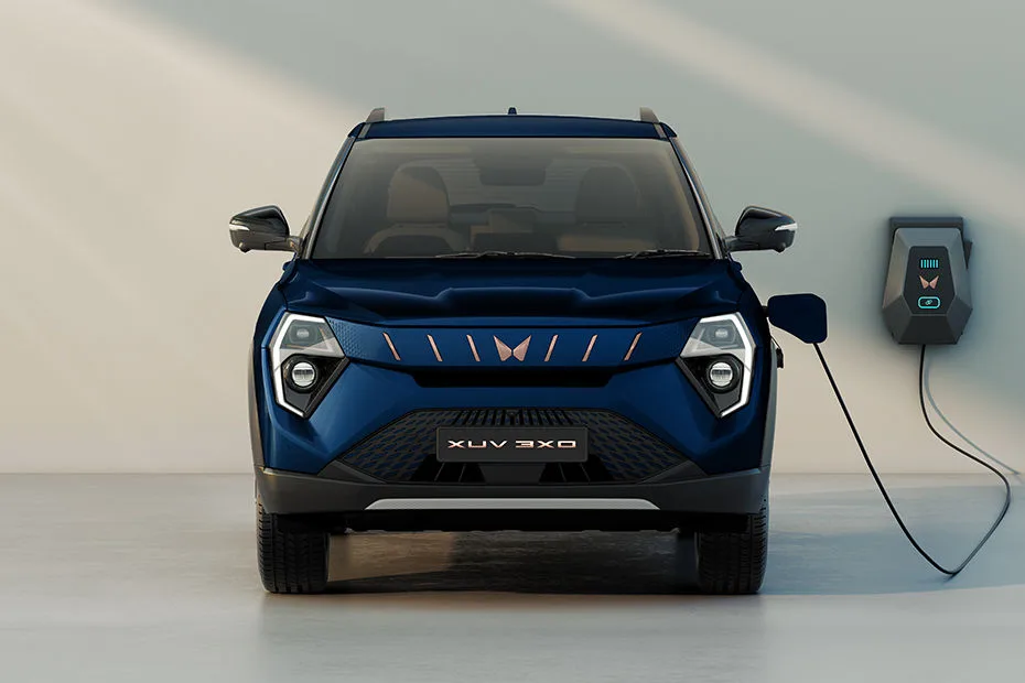 XUV 3XO EV, front view