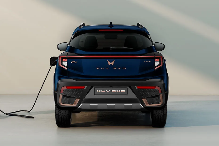 XUV 3XO EV, rear view