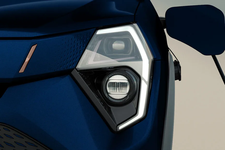 XUV 3XO EV, LED light signature