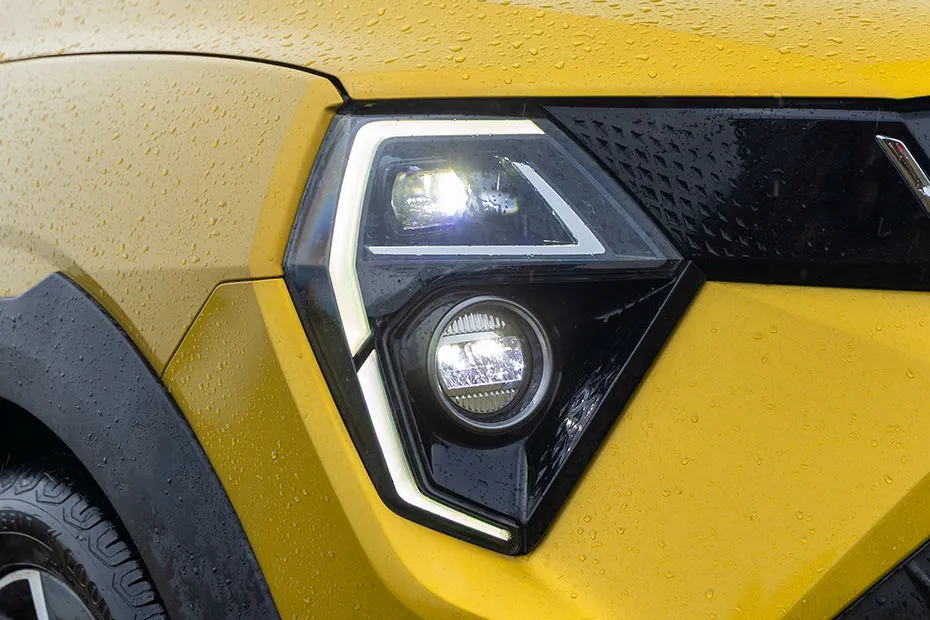 XUV 3XO, LED light signature