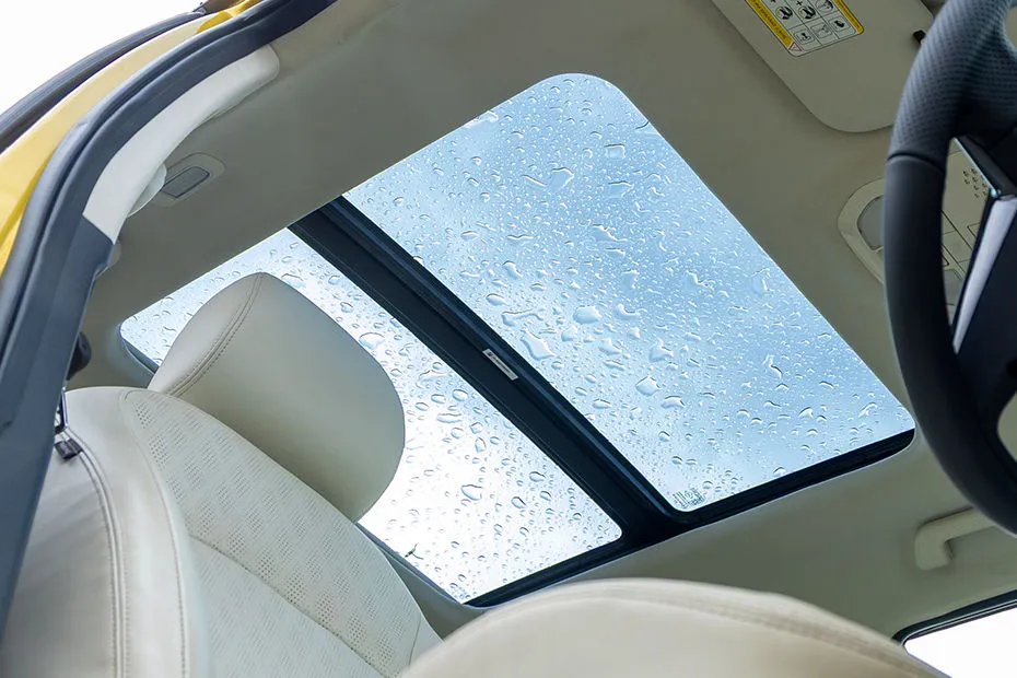 XUV 3XO sunroof