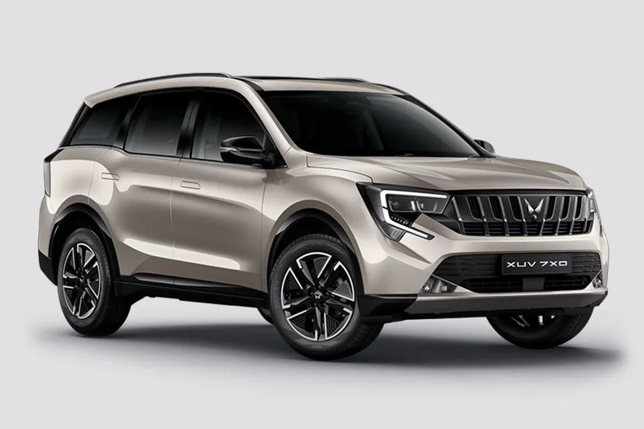 XUV 7XO front three-quarter