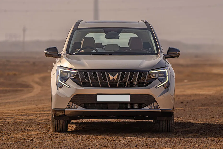 XUV 7XO front view